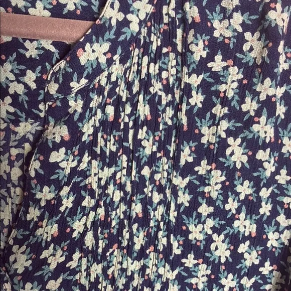 Coldwater Creek Blue and Green Floral Beautiful Flowy Button-Down Blouse - Picture 7 of 10